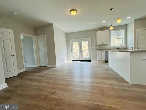 $3,100 | 1260 Elm Street, Front Royal, VA 22630