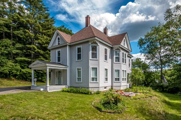 $484,000 | 77 Bunker Hill Street, Lancaster, NH 03584