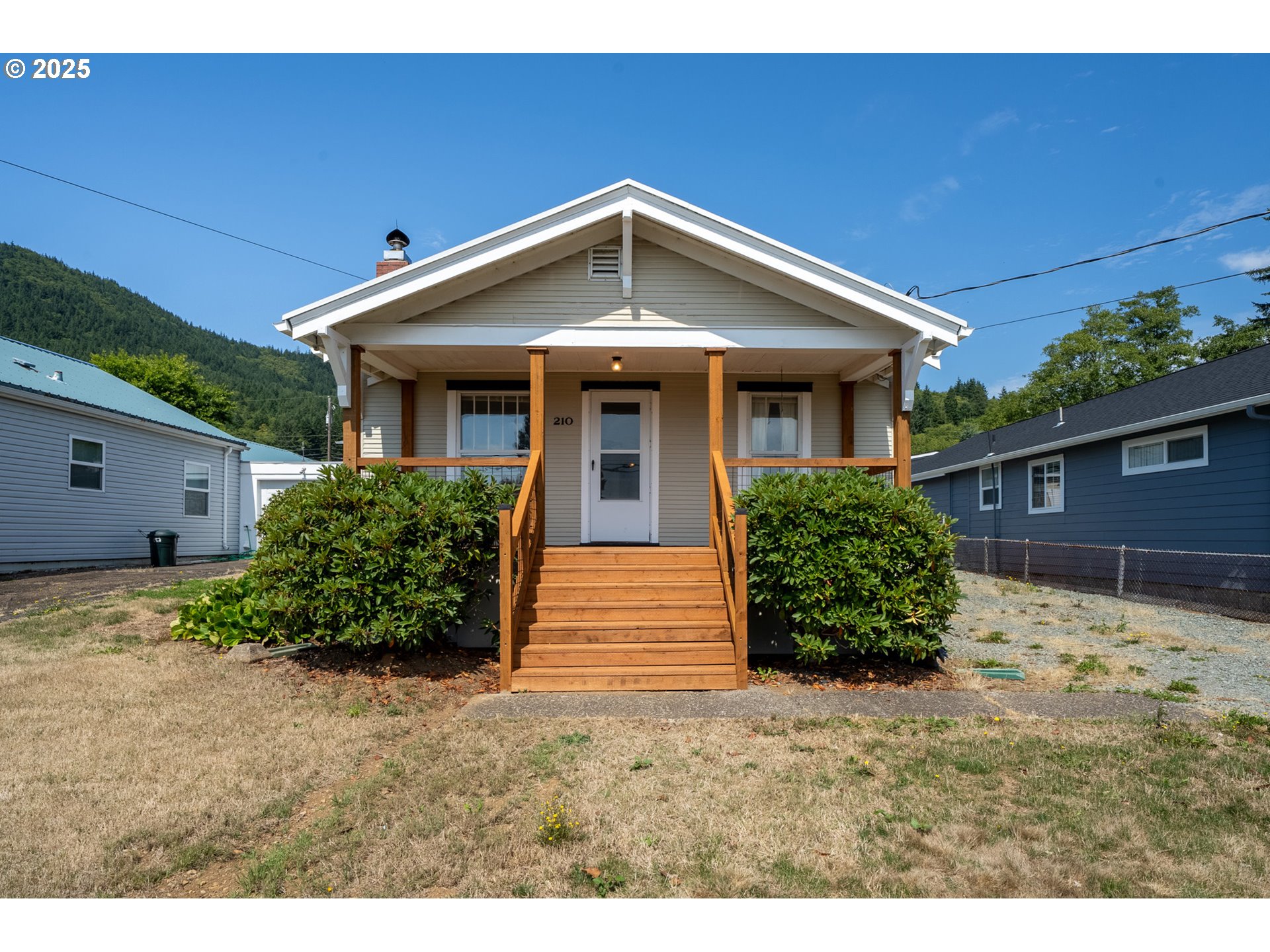210 Cypress Avenue Garibaldi, OR 97118 - Photo 2 of 29