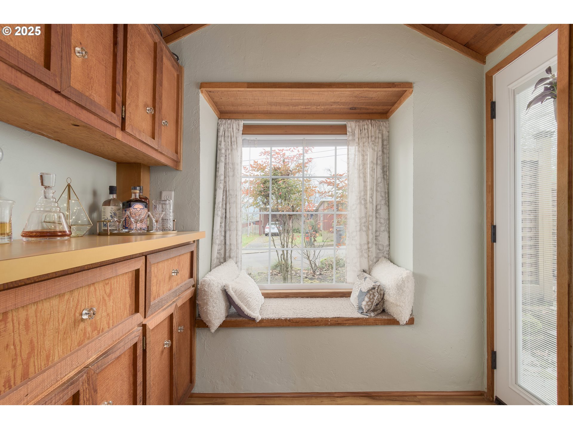 25 West 36th Avenue Eugene, OR 97405 - Photo 17 of 33 a living room with furniture and a window