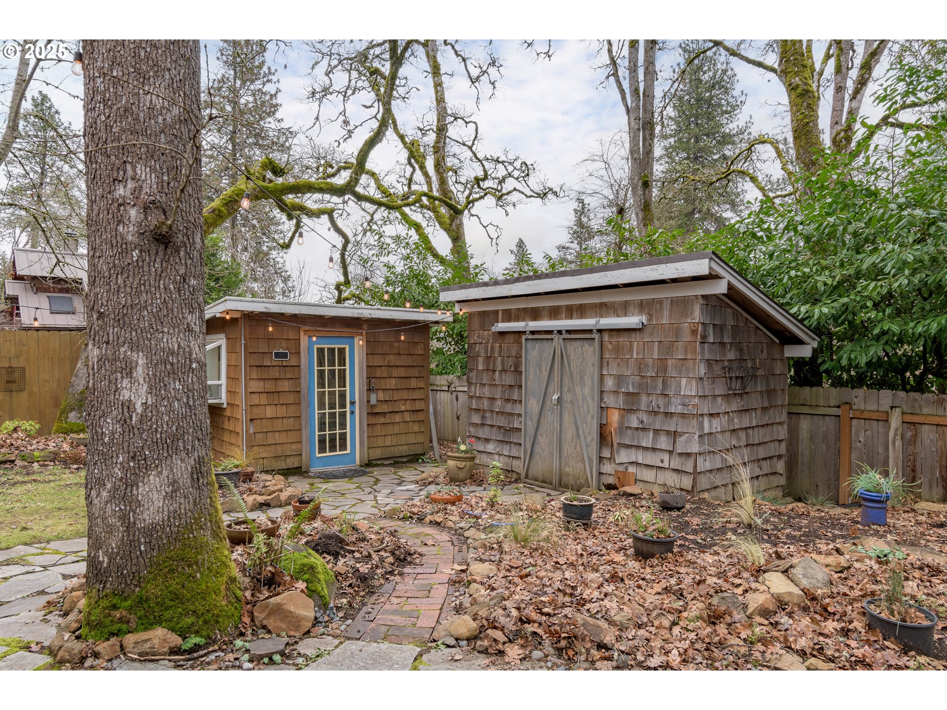 25 West 36th Avenue Eugene, OR 97405 - Photo 26 of 33 a backyard of a house with lots of green space