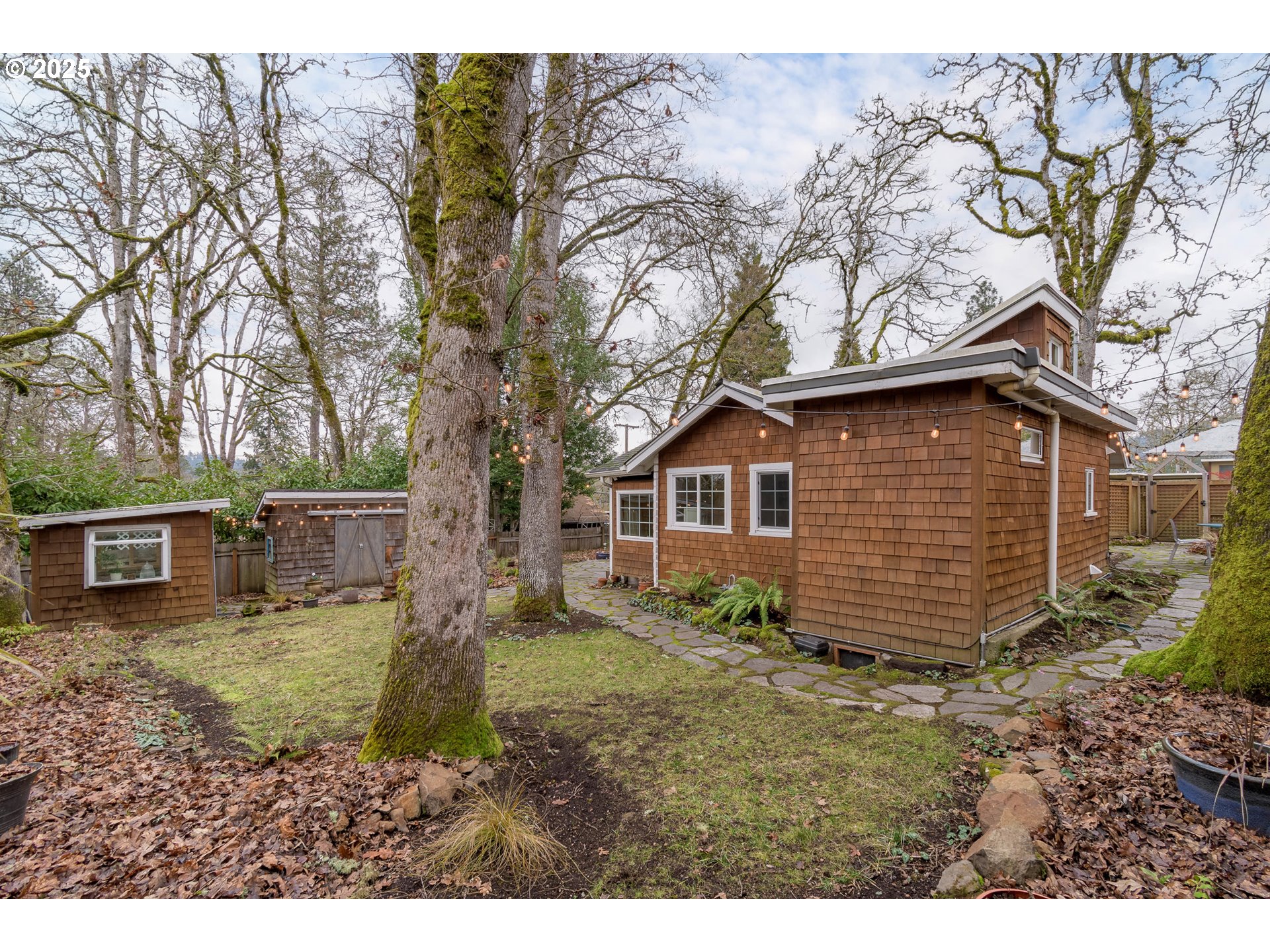 25 West 36th Avenue Eugene, OR 97405 - Photo 31 of 33 a backyard of a house with lots of green space
