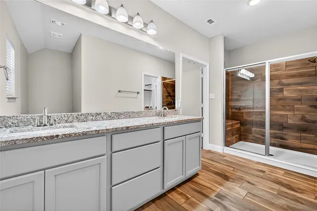 $342,500 | 627 North Preston Avenue, Van Alstyne, TX 75495