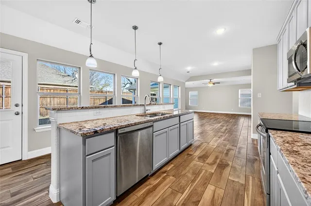 $342,500 | 627 North Preston Avenue, Van Alstyne, TX 75495