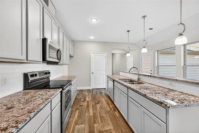 $342,500 | 627 North Preston Avenue, Van Alstyne, TX 75495