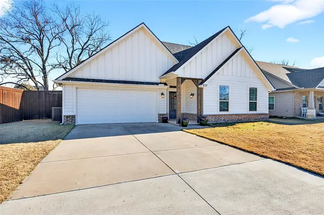 $342,500 | 627 North Preston Avenue, Van Alstyne, TX 75495