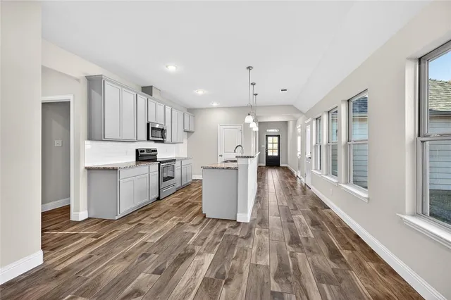 $342,500 | 627 North Preston Avenue, Van Alstyne, TX 75495