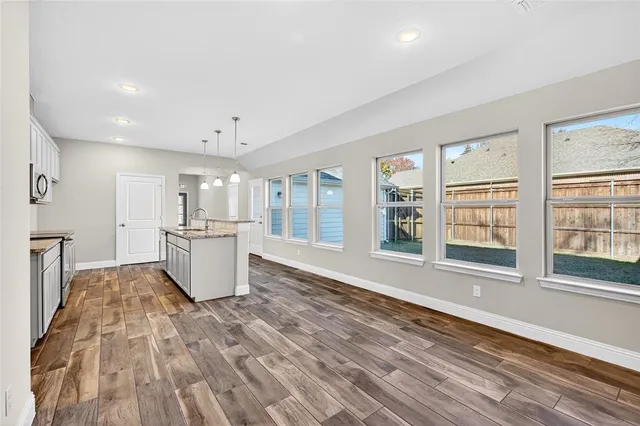 $342,500 | 627 North Preston Avenue, Van Alstyne, TX 75495