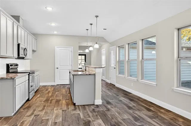 $342,500 | 627 North Preston Avenue, Van Alstyne, TX 75495