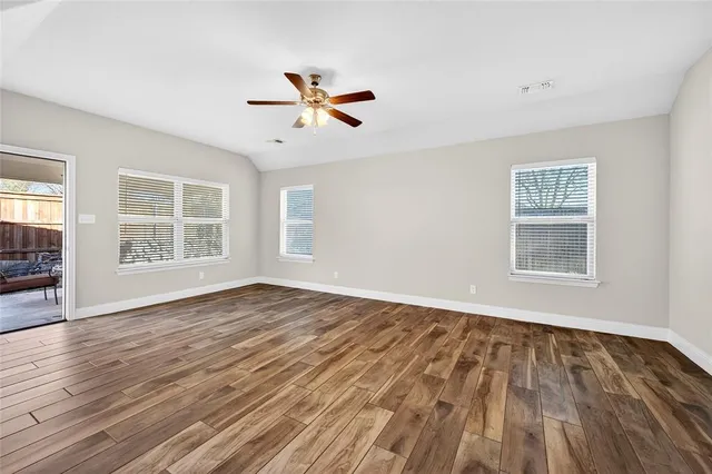 $342,500 | 627 North Preston Avenue, Van Alstyne, TX 75495