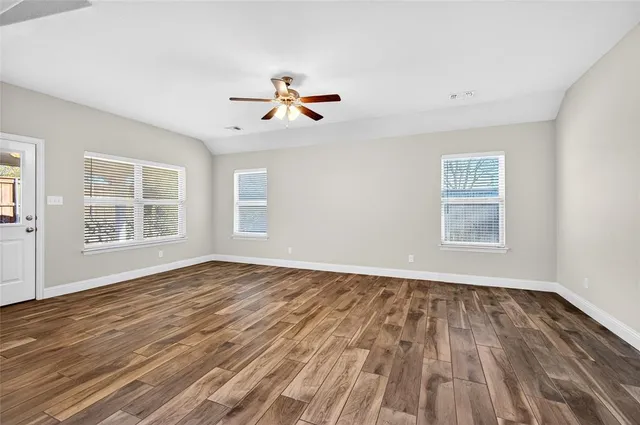 $342,500 | 627 North Preston Avenue, Van Alstyne, TX 75495