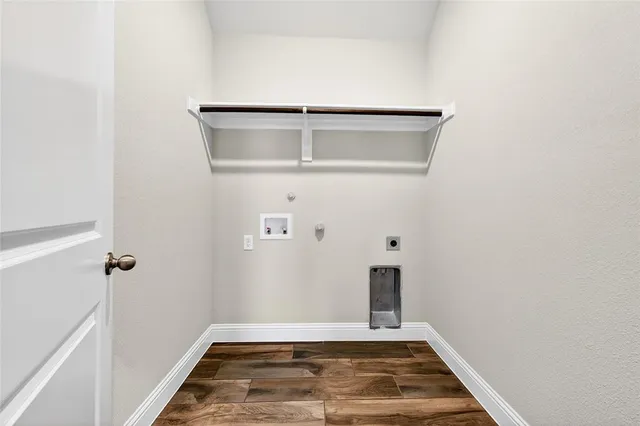 $342,500 | 627 North Preston Avenue, Van Alstyne, TX 75495