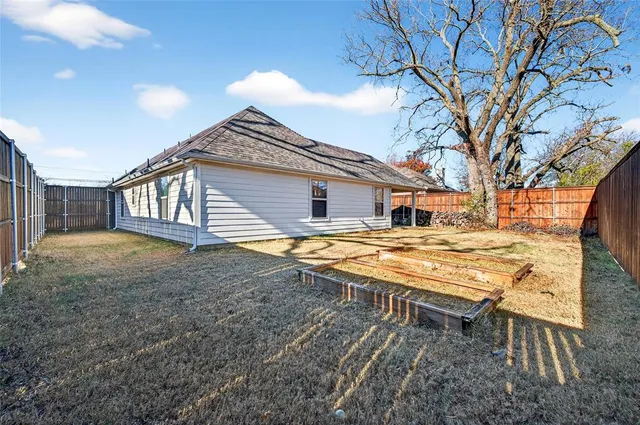 $342,500 | 627 North Preston Avenue, Van Alstyne, TX 75495