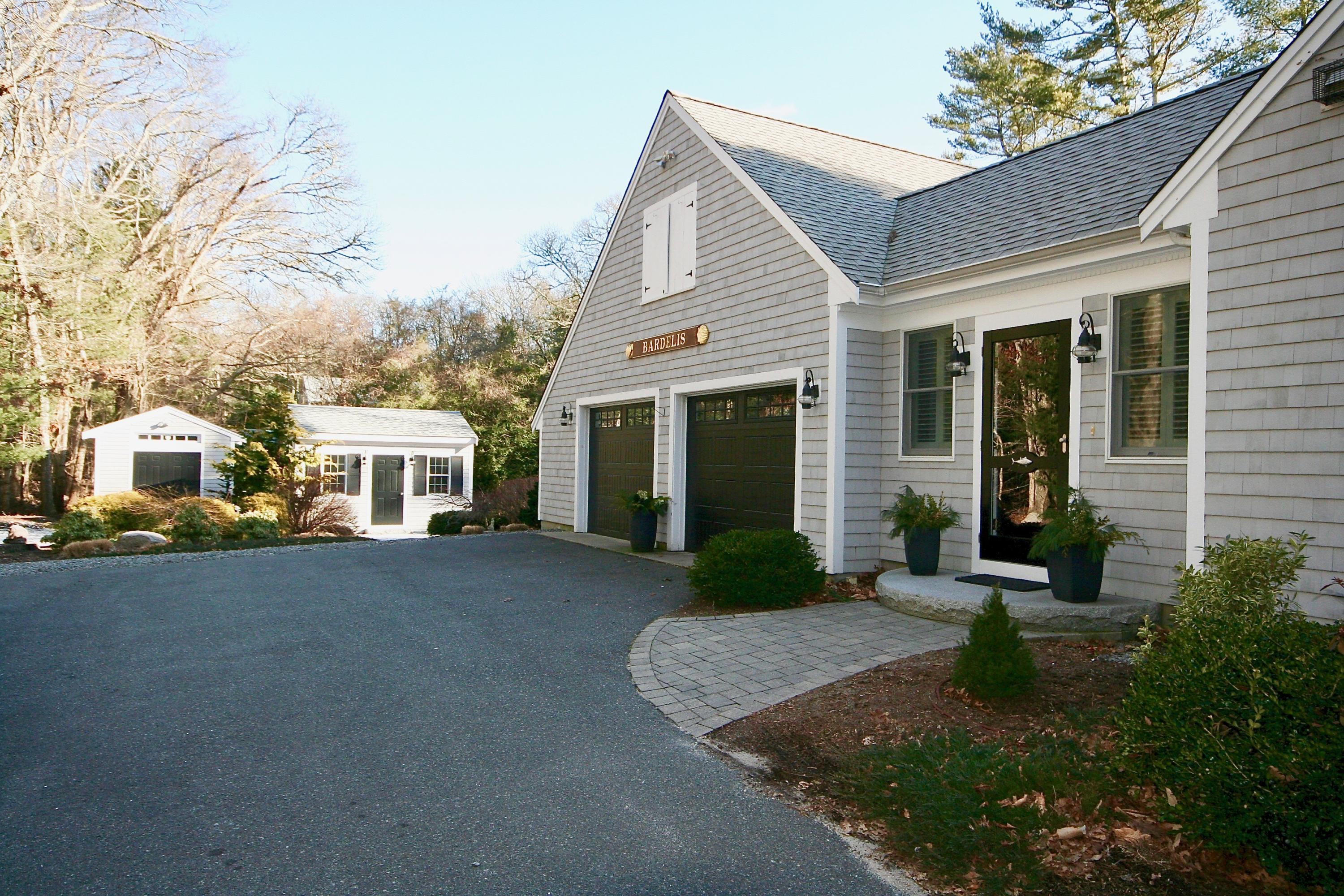 29 Kettle Hole Road Falmouth, MA 02540 - Photo 2 of 32 IMG_2261 (1)