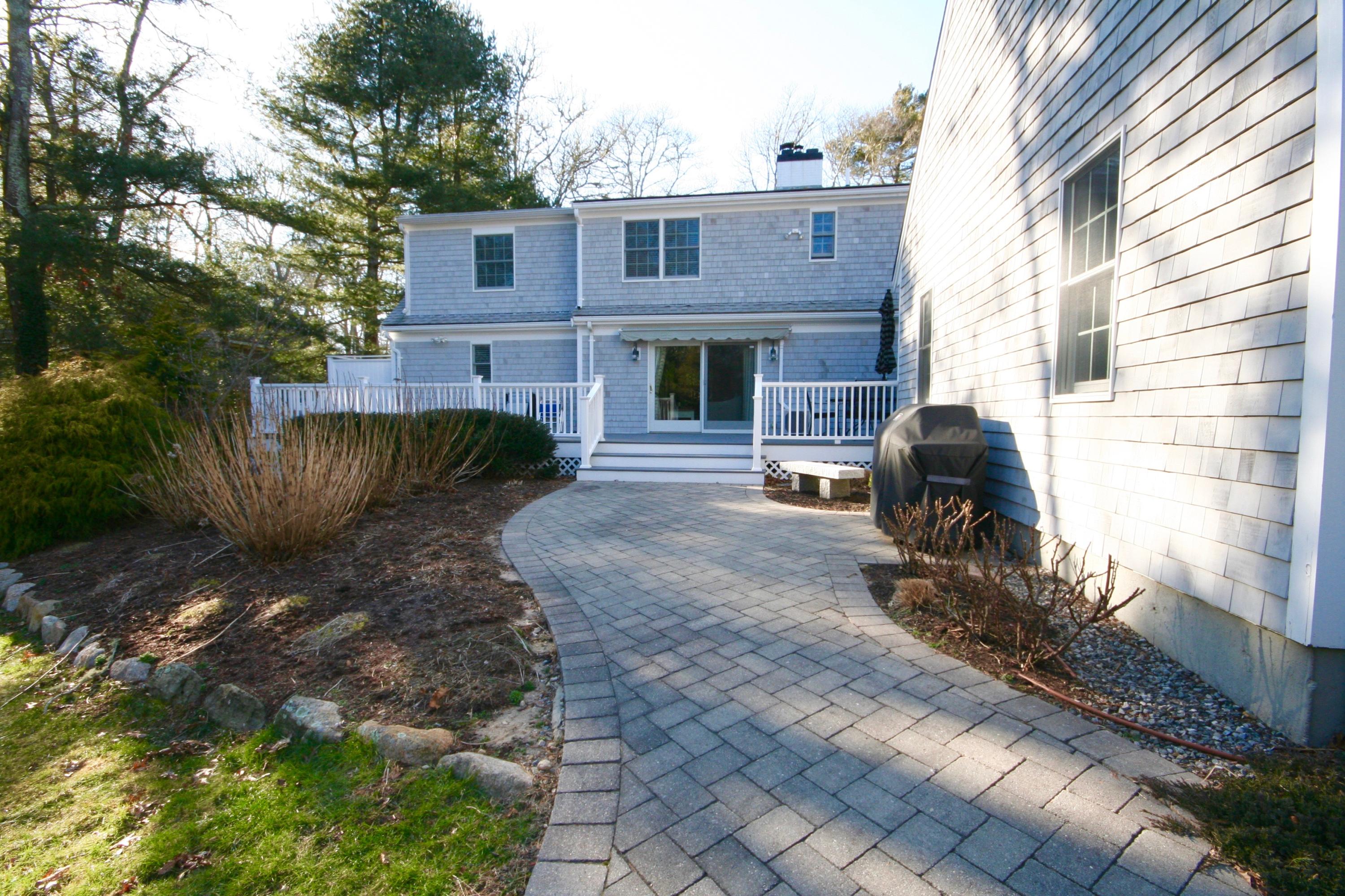 29 Kettle Hole Road Falmouth, MA 02540 - Photo 4 of 32 IMG_2243 (1)