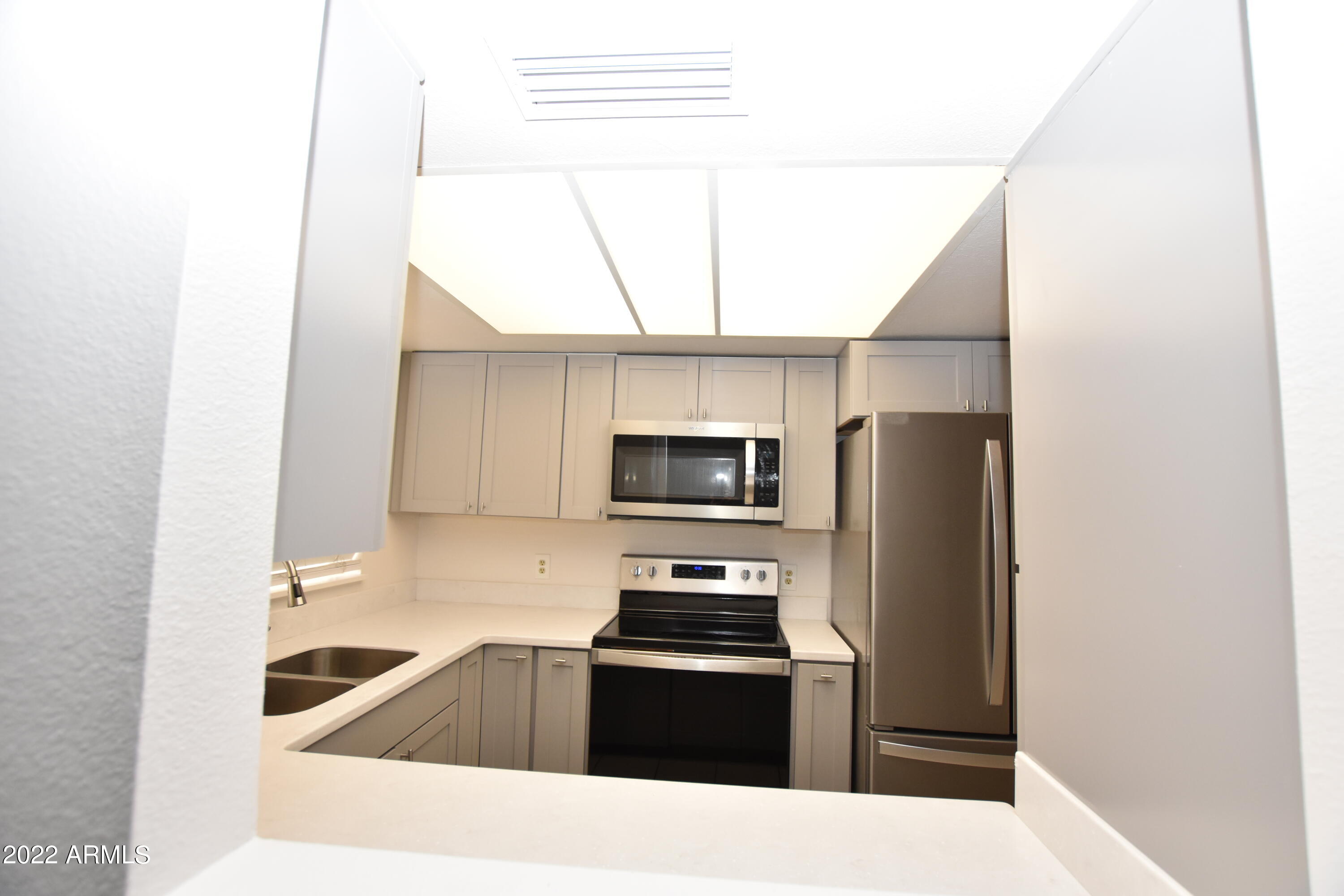 5301 South Mitchell Drive Tempe, AZ 85283 - Photo 7 of 21 Kitchen New Cabinets