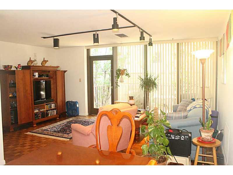 5222 Fifth Avenue, Unit B Pittsburgh, PA 15232 - Photo 2 of 14 Living Room.