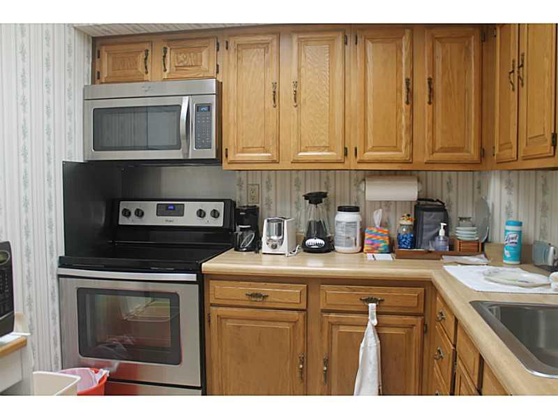 5222 Fifth Avenue, Unit B Pittsburgh, PA 15232 - Photo 5 of 14 Kitchen.