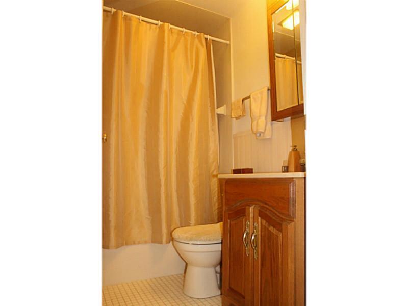 5222 Fifth Avenue, Unit B Pittsburgh, PA 15232 - Photo 10 of 14 Full Bath.