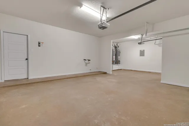 en empty room with ceiling fan and window