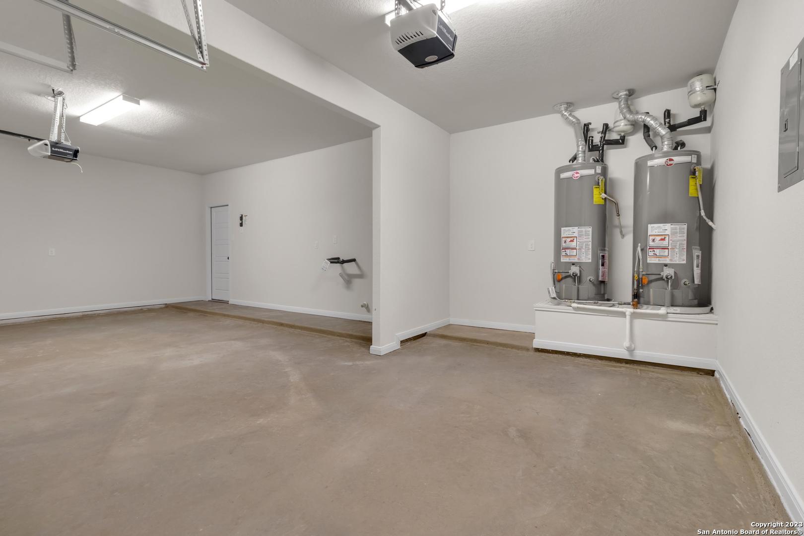 104 Matador Boerne, TX 78006 - Photo 27 of 33 en empty room with windows and entrance