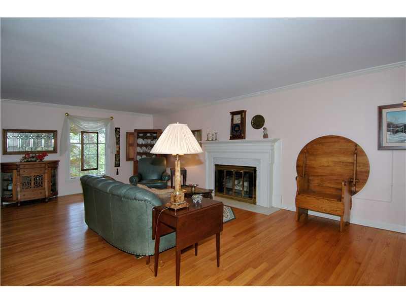 20 Thornridge Road Pittsburgh, PA 15237 - Photo 13 of 24 Living Room.