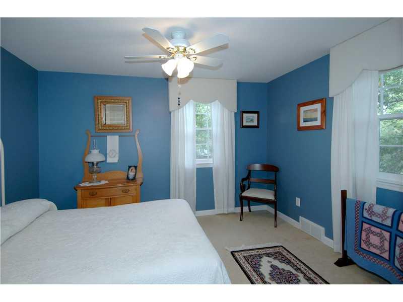 20 Thornridge Road Pittsburgh, PA 15237 - Photo 18 of 24 Bedroom. Guest room with wall to wall carpeting.