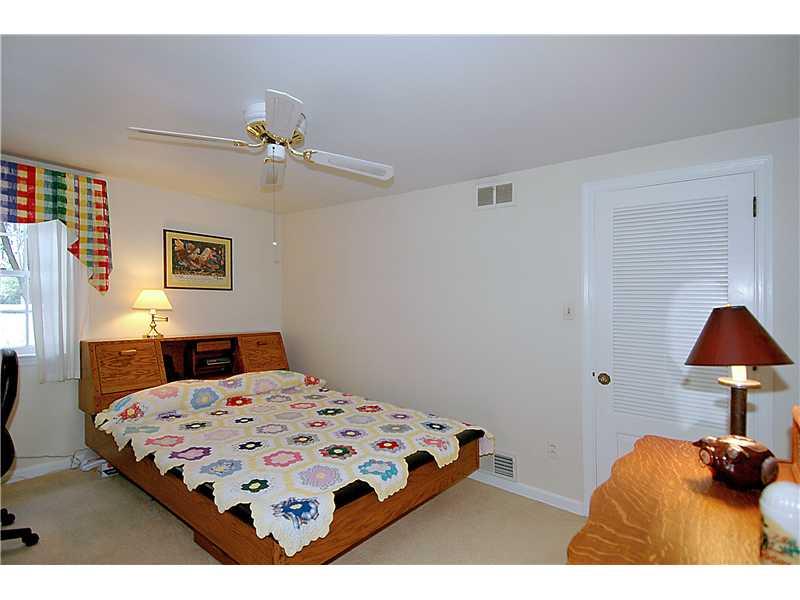 20 Thornridge Road Pittsburgh, PA 15237 - Photo 20 of 24 Bedroom. Third bedroom with walk-in closet