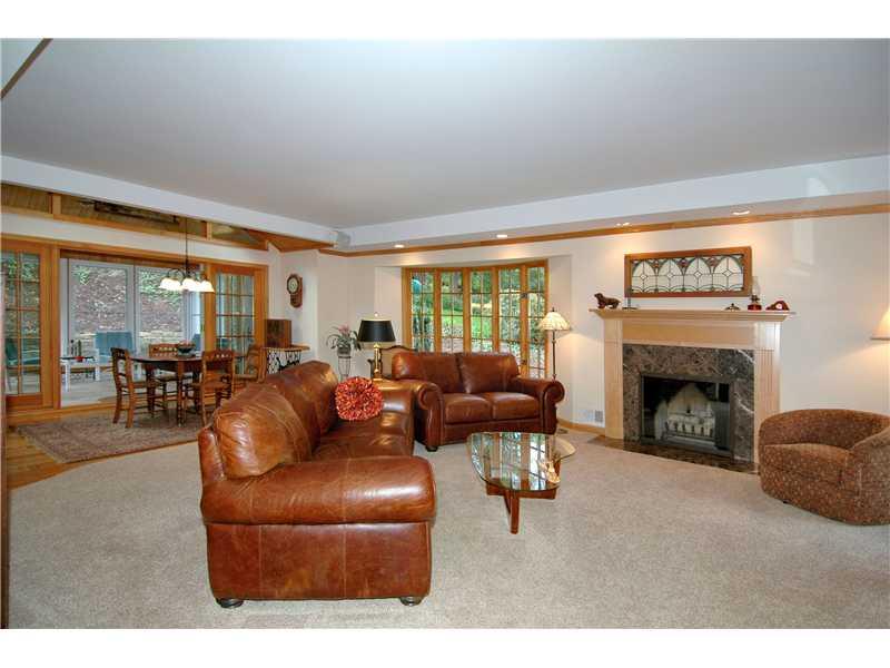 20 Thornridge Road Pittsburgh, PA 15237 - Photo 3 of 24 Family Room. 2000 addition complete with fireplace, vaulted ceiling, access to sunroom