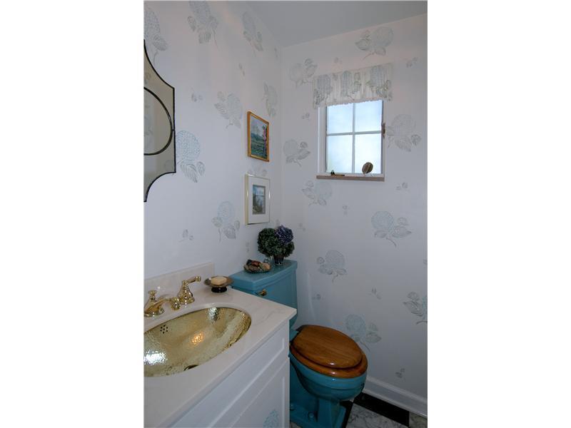 20 Thornridge Road Pittsburgh, PA 15237 - Photo 21 of 24 Other. Half bath on first floor
