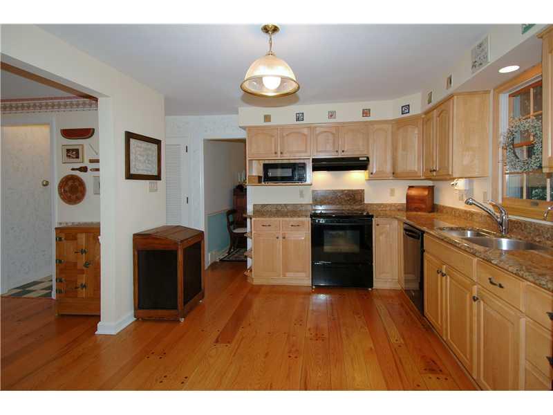 20 Thornridge Road Pittsburgh, PA 15237 - Photo 10 of 24 Kitchen. Granite countertops. Separate breakfast area