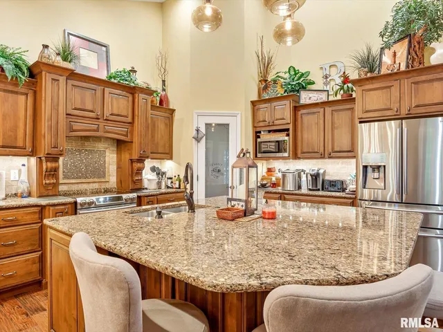 $525,000 | 432 Indian Trail, Pinckneyville, IL 62274