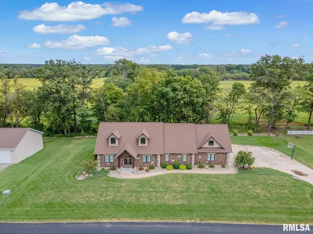 $525,000 | 432 Indian Trail, Pinckneyville, IL 62274