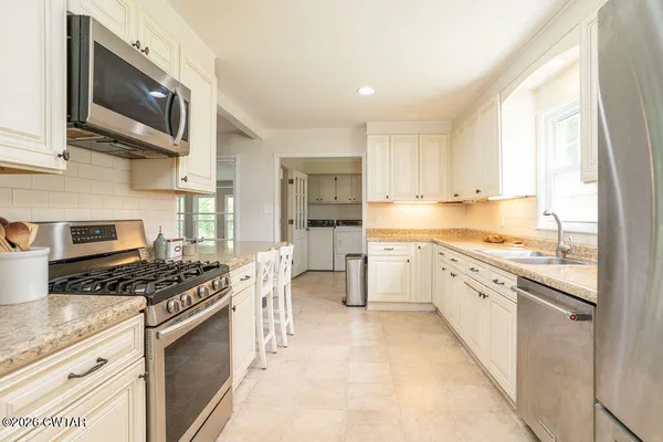 $329,900 | 52 Wildwood Lane, Jackson, TN 38301