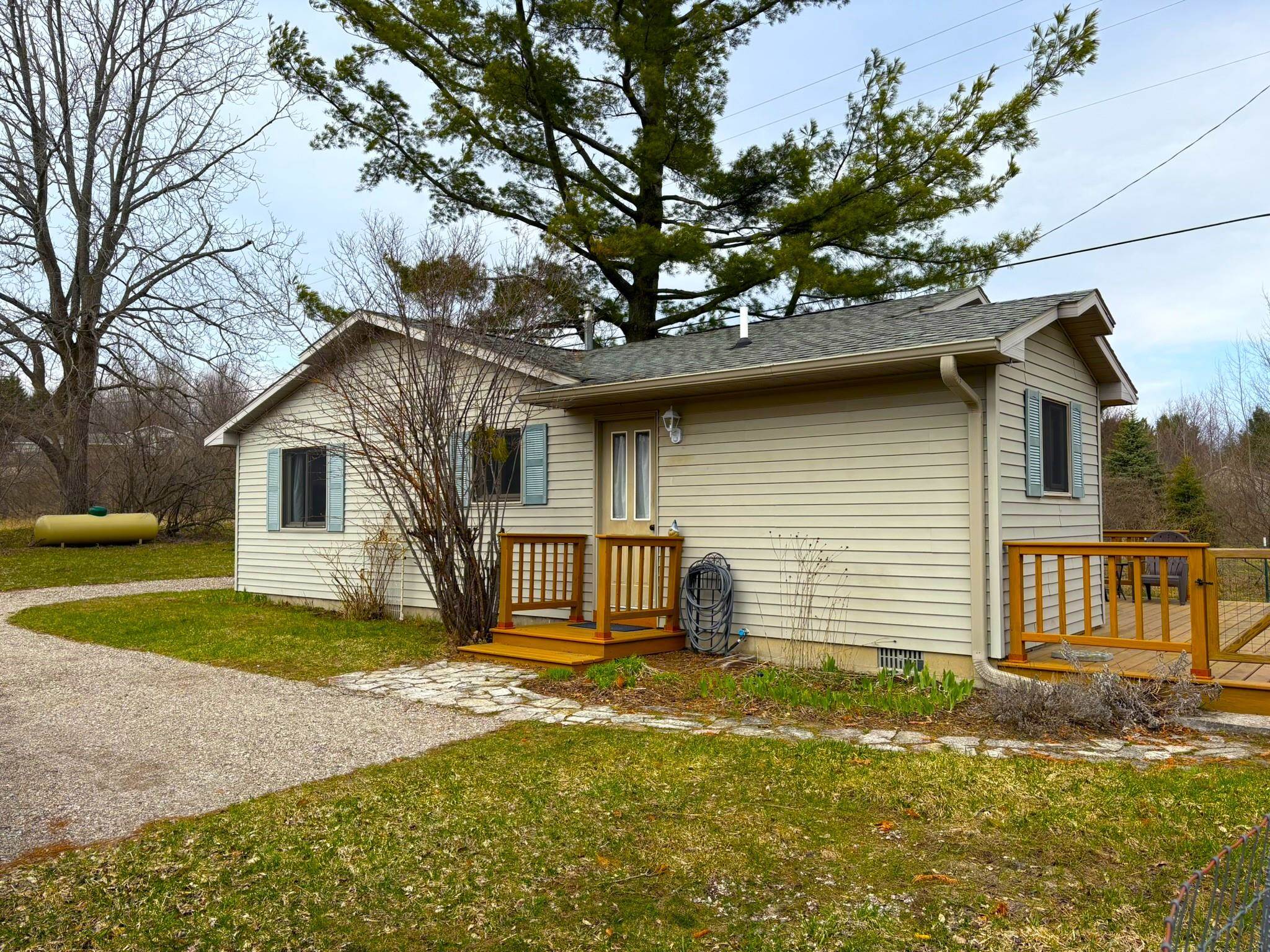 991 East Bellinger Road Cedar, MI 49621 - Photo 3 of 14
