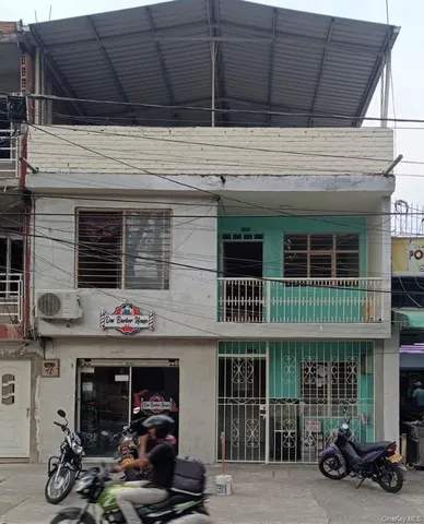 a view of a car garage of the house