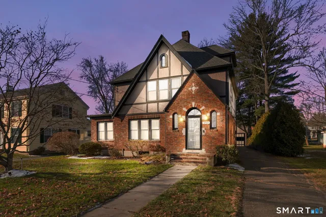 $750,000 | 157 Four Mile Road, West Hartford, CT 06107