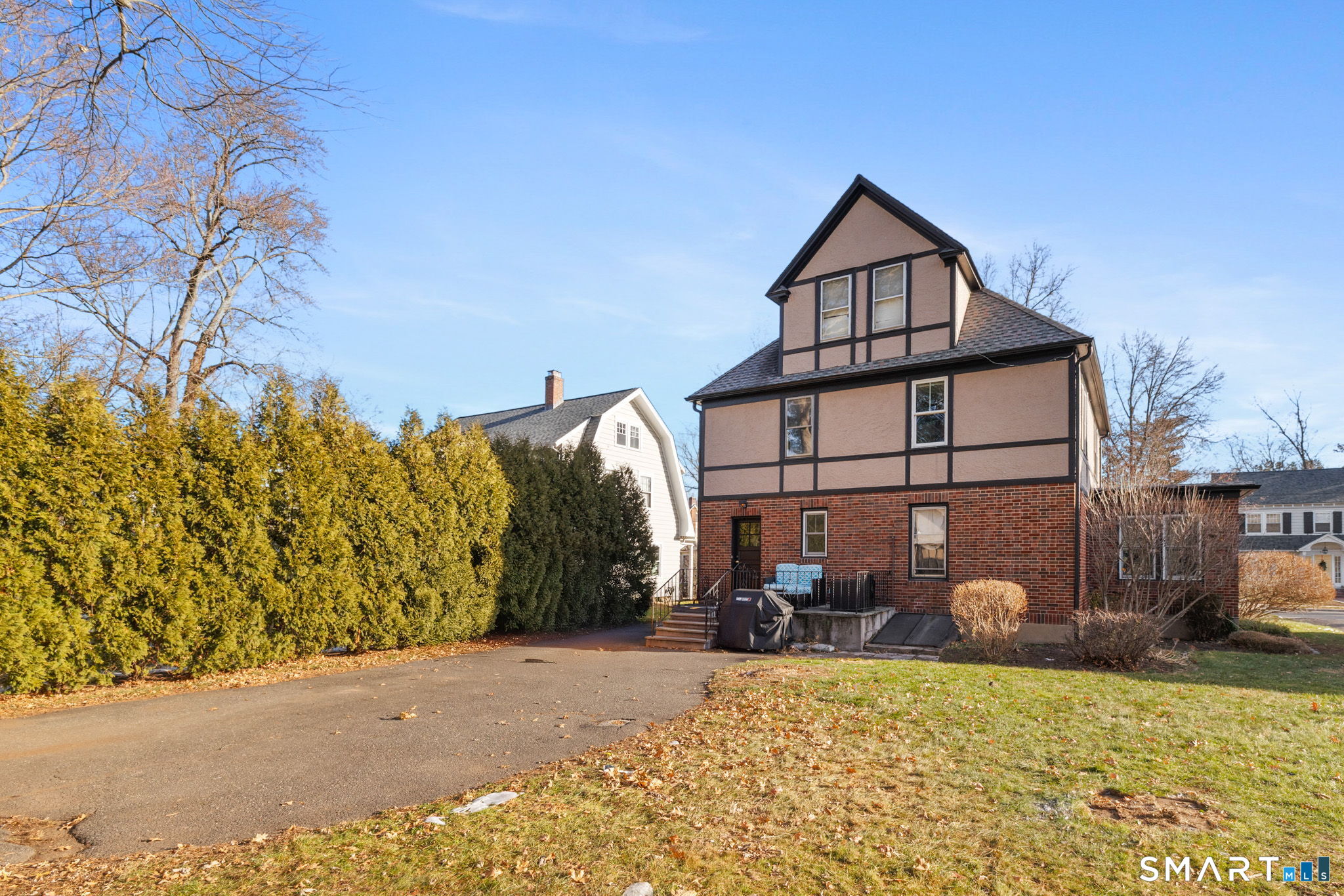 157 Four Mile Road West Hartford, CT 06107 - Photo 6 of 35