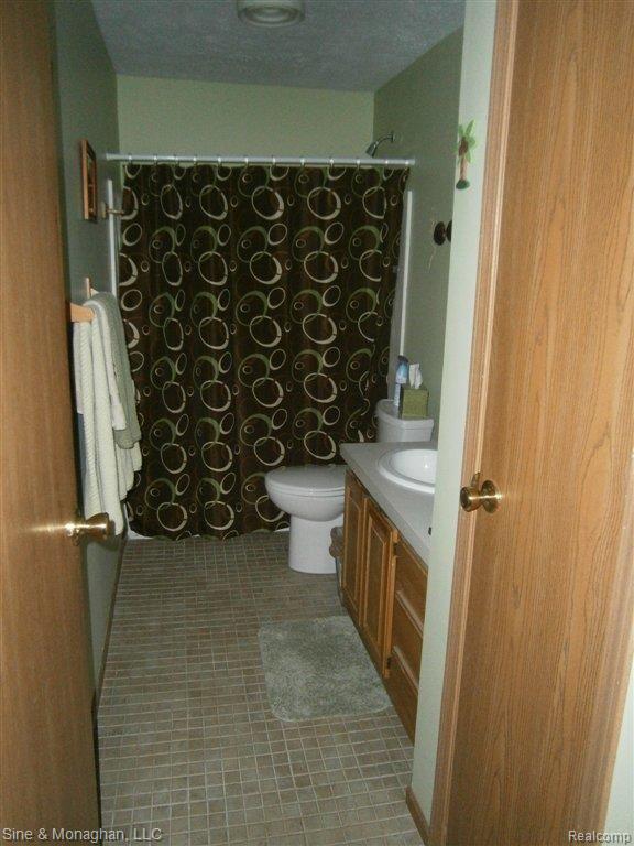 12222 Hill Road Memphis, MI 48041 - Photo 12 of 15 K-main bath.JPG
