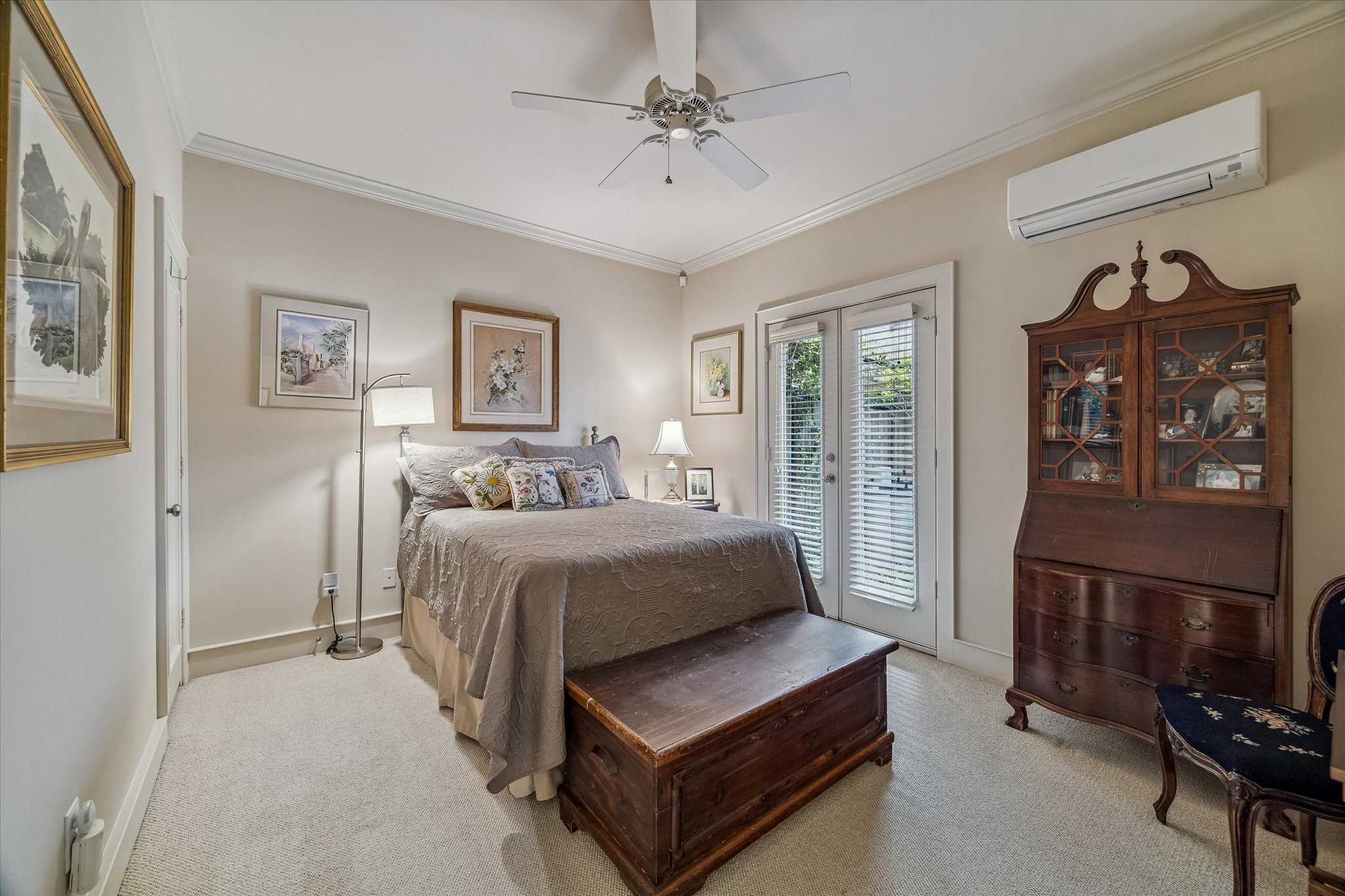 2415 West Main Street Houston, TX 77098 - Photo 19 of 48 Guest Bedroom... Located on the first floor, carpet, ceiling fan, two inch privacy blinds, closet, crown molding, access to private outdoor patio.