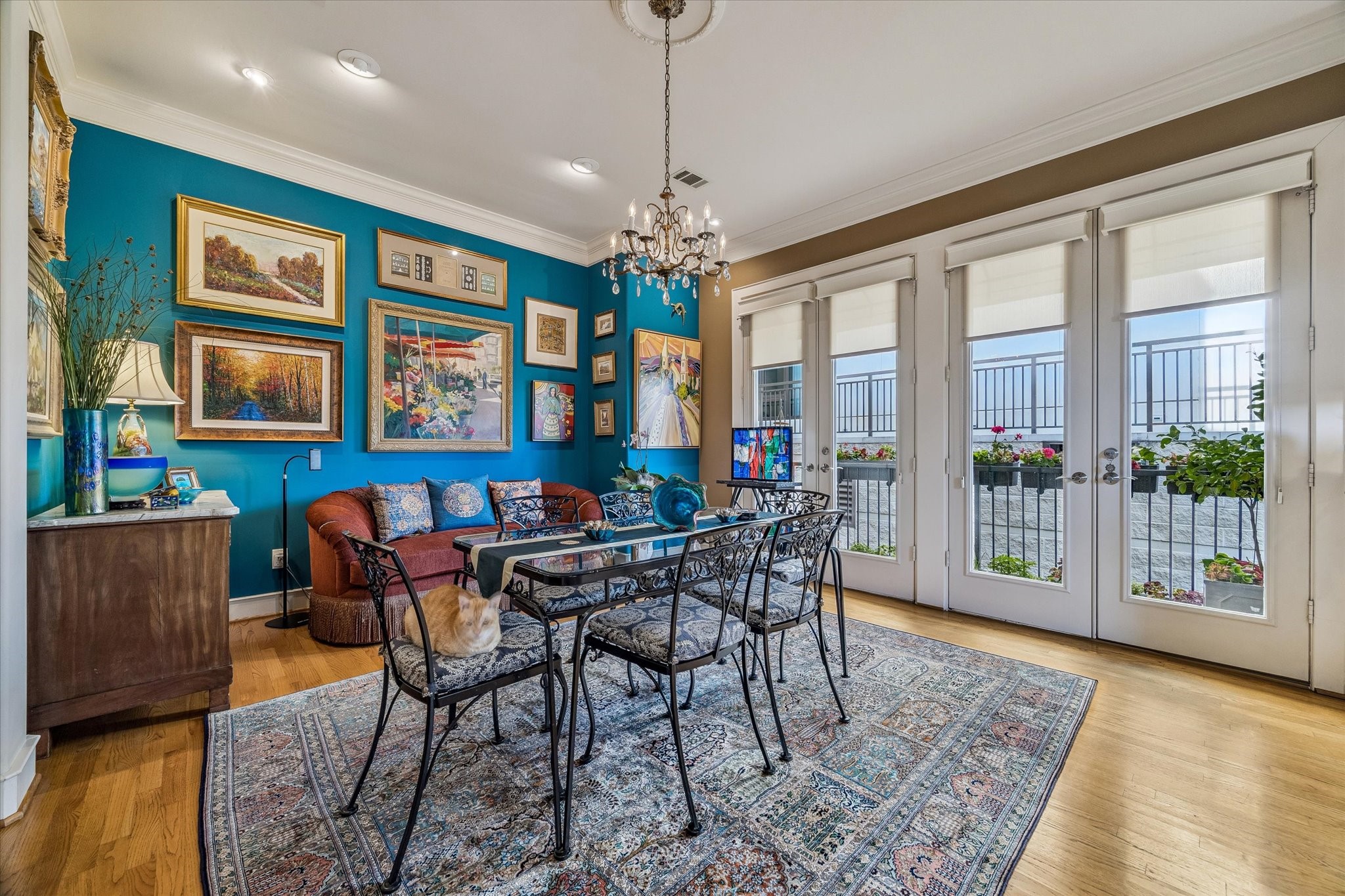 2415 West Main Street Houston, TX 77098 - Photo 23 of 48 Family/Breakfast Room... The family and breakfast room features rich hardwood floors, elegant crown molding, a decorative chandelier, privacy shades, and custom designer paint for a warm, inviting atmosphere.