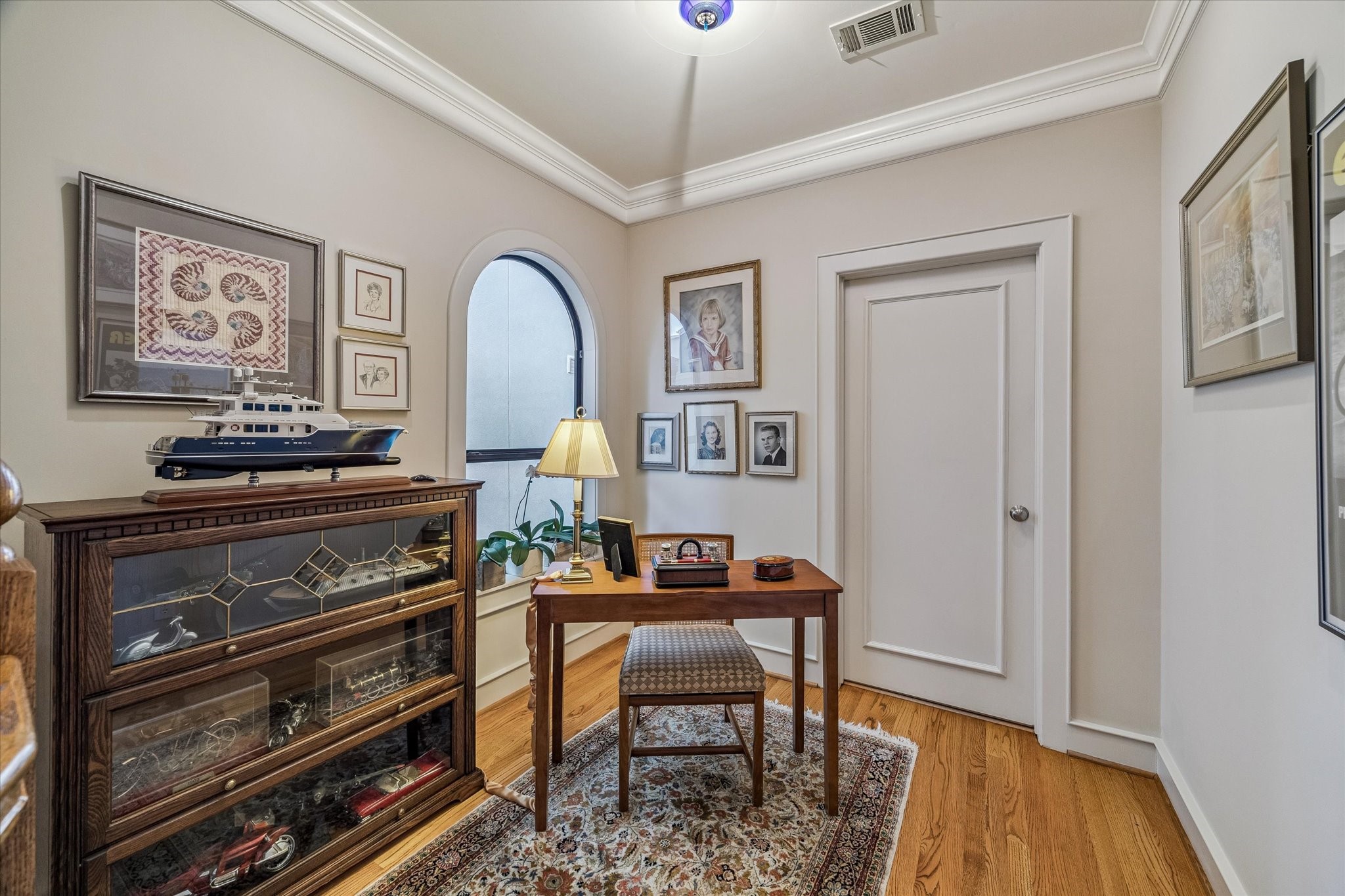 2415 West Main Street Houston, TX 77098 - Photo 32 of 48 Study... Nestled on the third floor, this private study provides a serene and secluded workspace, perfect for focused productivity or a peaceful retreat.