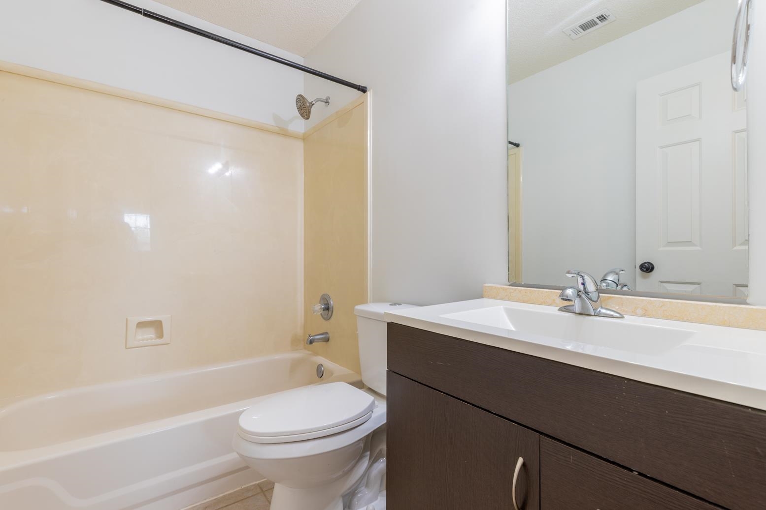 251 Cross Point Cove Collierville, TN 38017 - Photo 18 of 29 a bathroom with a sink a toilet and a bathtub