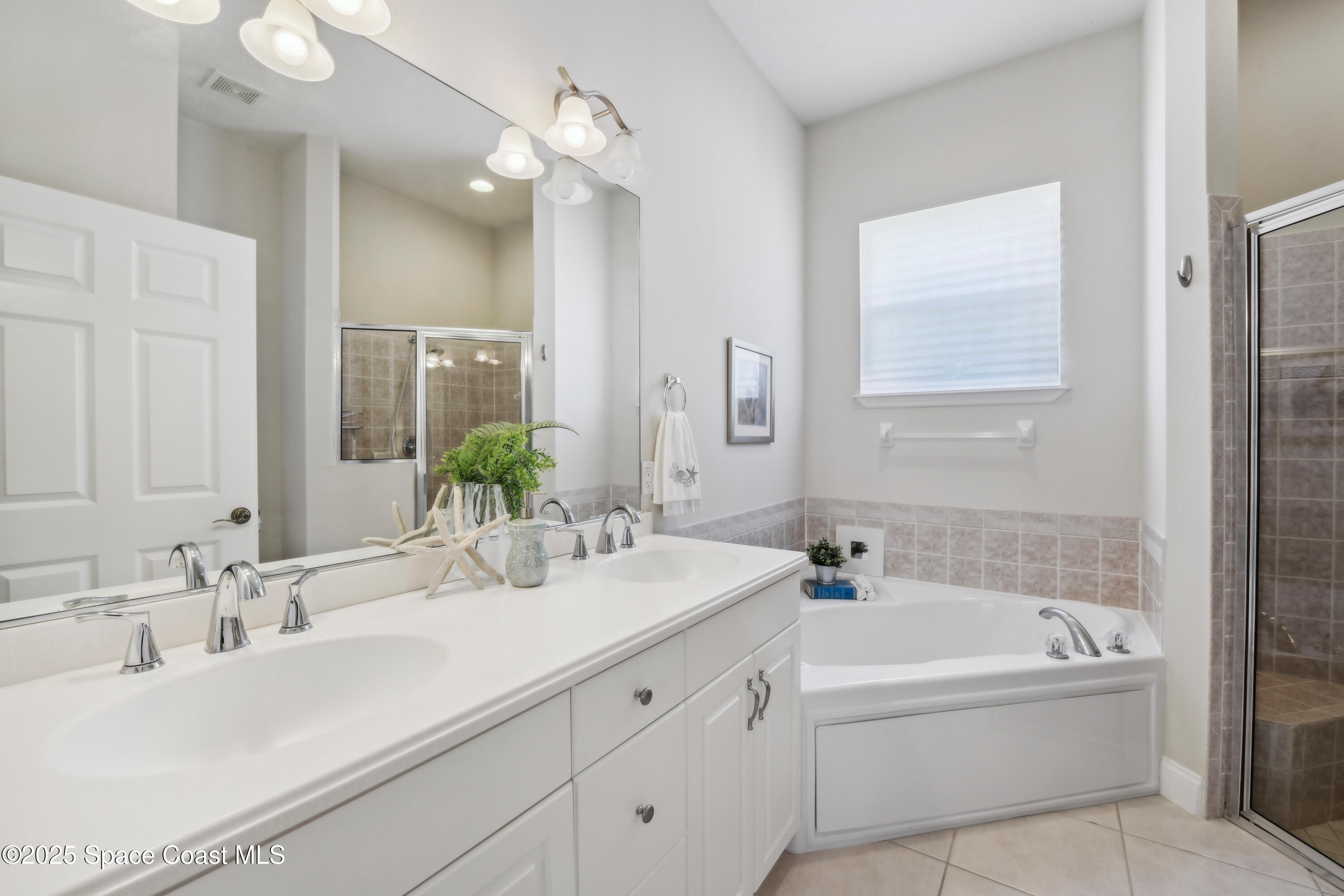 4040 Alamanda Key Drive Melbourne, FL 32901 - Photo 19 of 46 Primary Bath