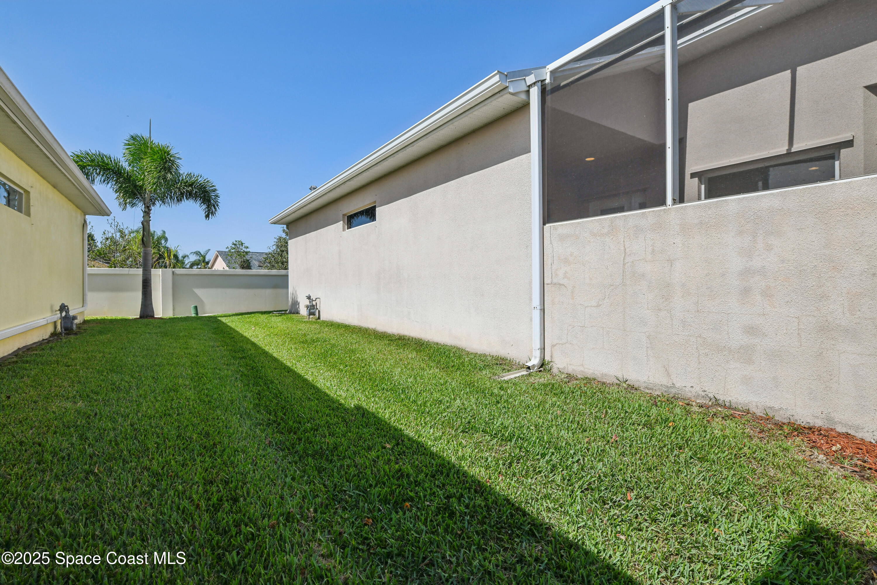 4040 Alamanda Key Drive Melbourne, FL 32901 - Photo 42 of 46 a backyard with garden