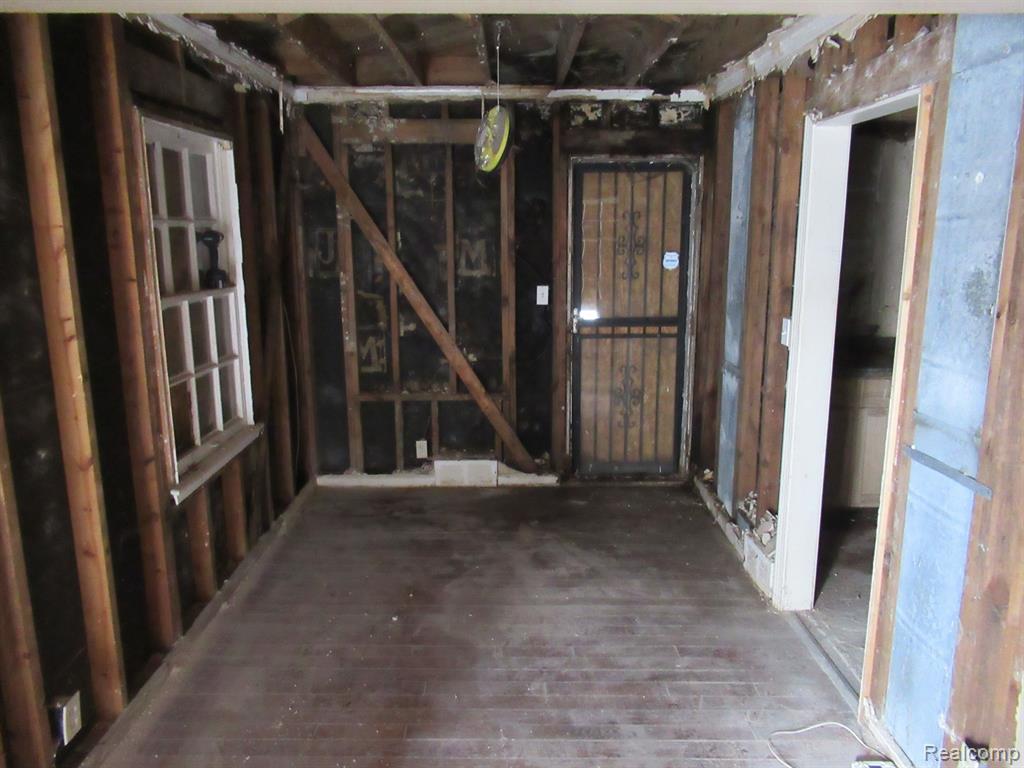 10921-10925 Nottingham Road Detroit, MI 48224 - Photo 20 of 27