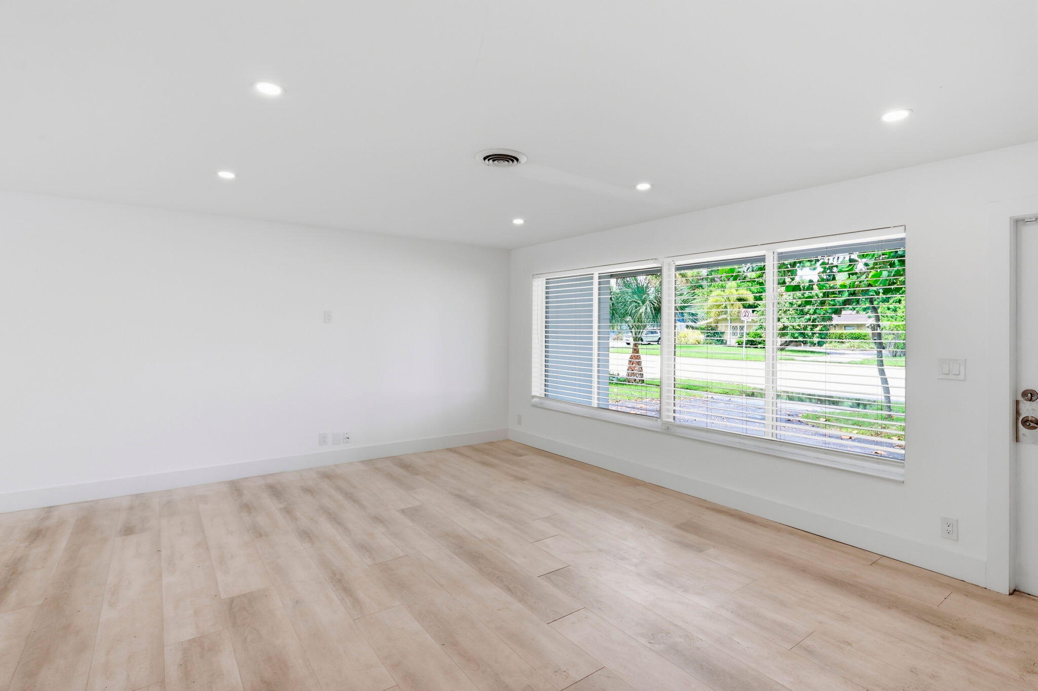 998 West Camino Real Boca Raton, FL 33486 - Photo 10 of 39 12-web-or-mls-013_0E2A3592