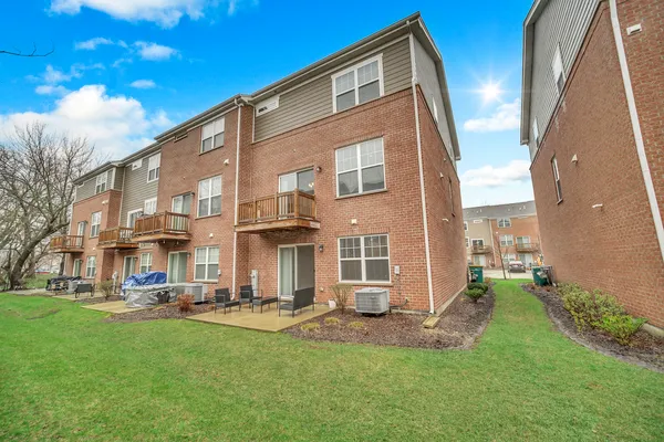 $475,000 | 60 Grey Wolf Drive, Wheeling, IL 60090