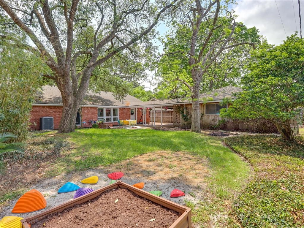 5630 Edith Street Houston, TX 77081 - Photo 28 of 30 Backyard with nice trees.