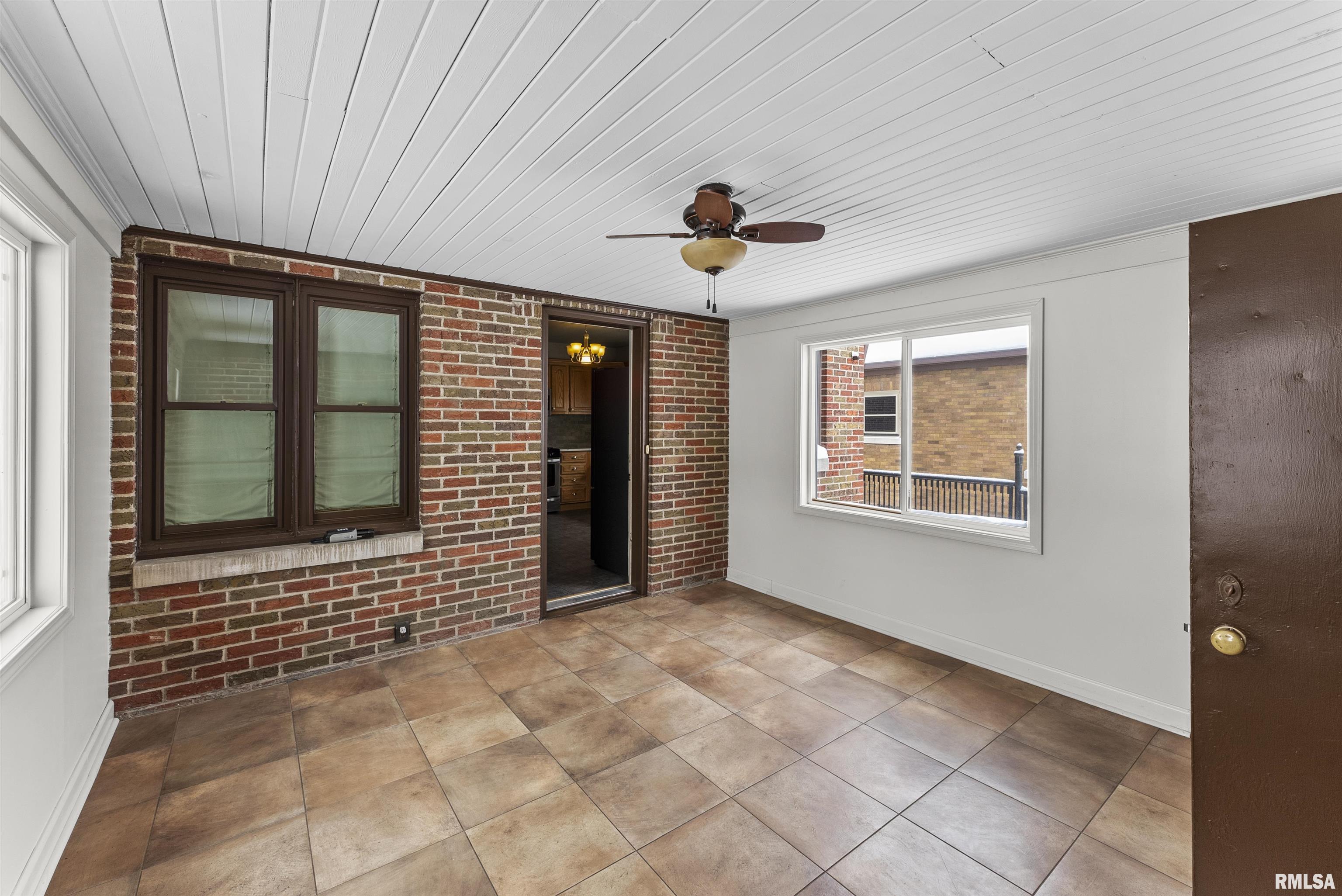 2434 29th Street Moline, IL 61265 - Photo 23 of 38